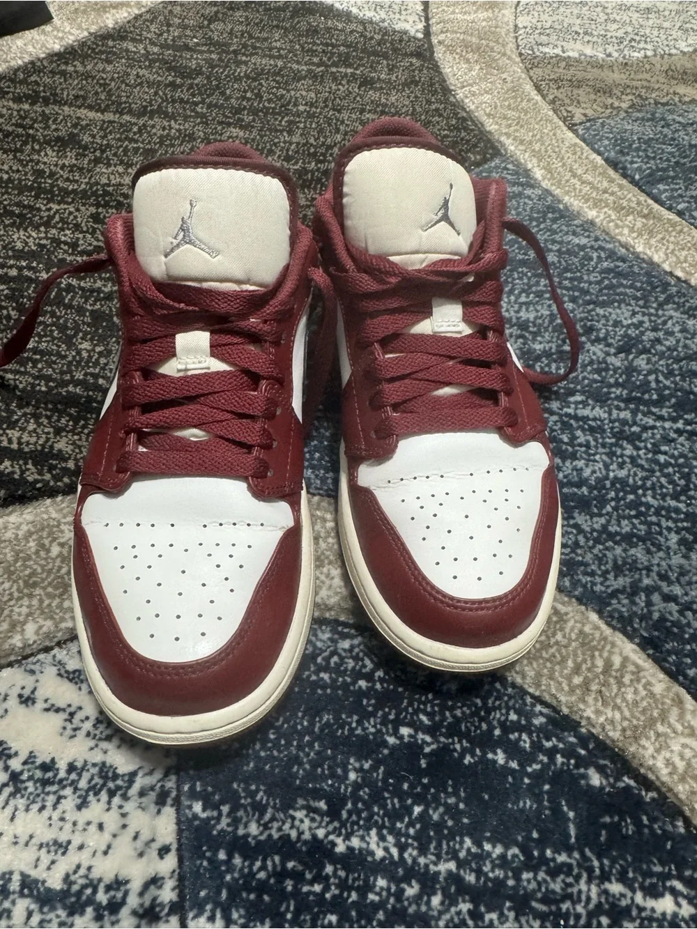 Nike Low-Top Sneakers in Burgundy, White and Gray